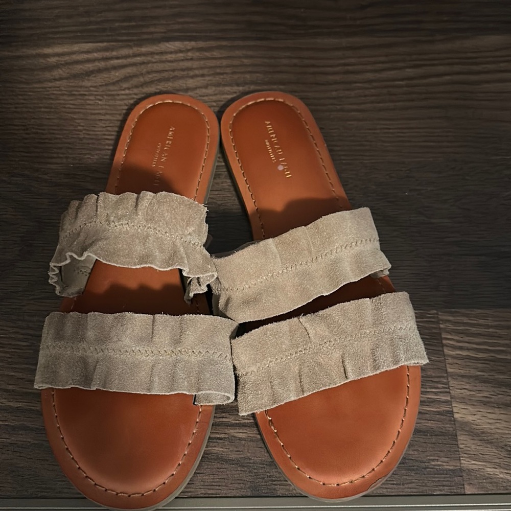 American Eagle sandal
